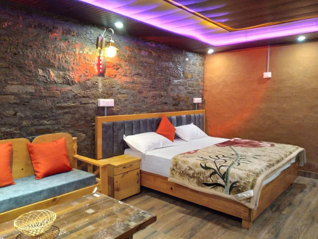 Nature Villaas Basa Homestay Pauri Exteriör bild