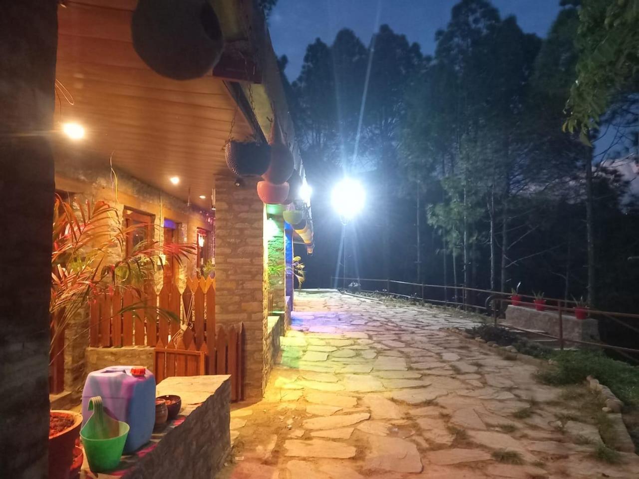 Nature Villaas Basa Homestay Pauri Exteriör bild