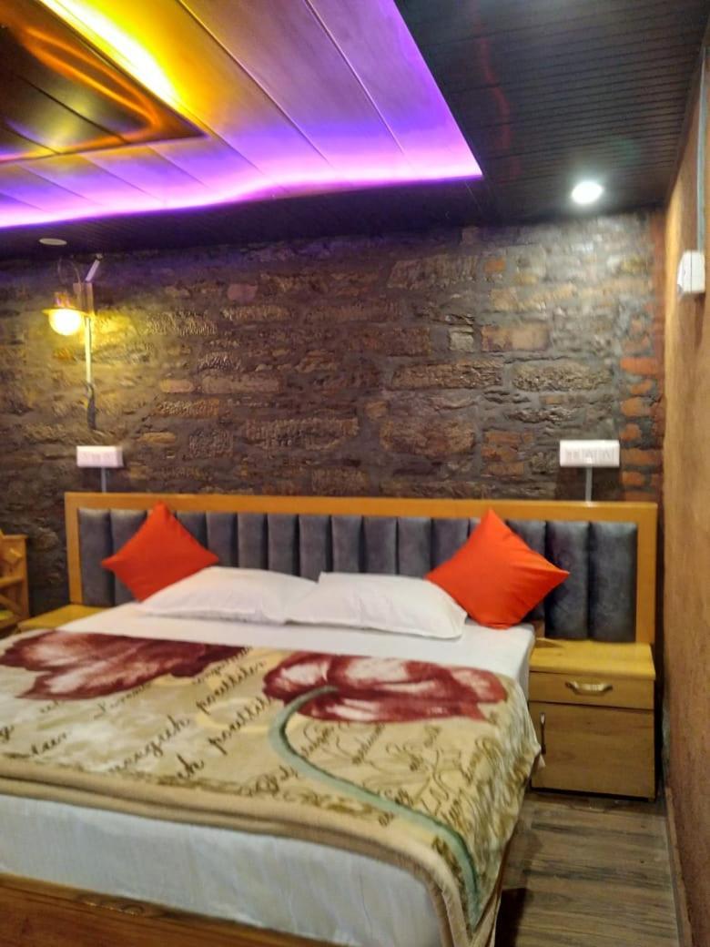 Nature Villaas Basa Homestay Pauri Exteriör bild