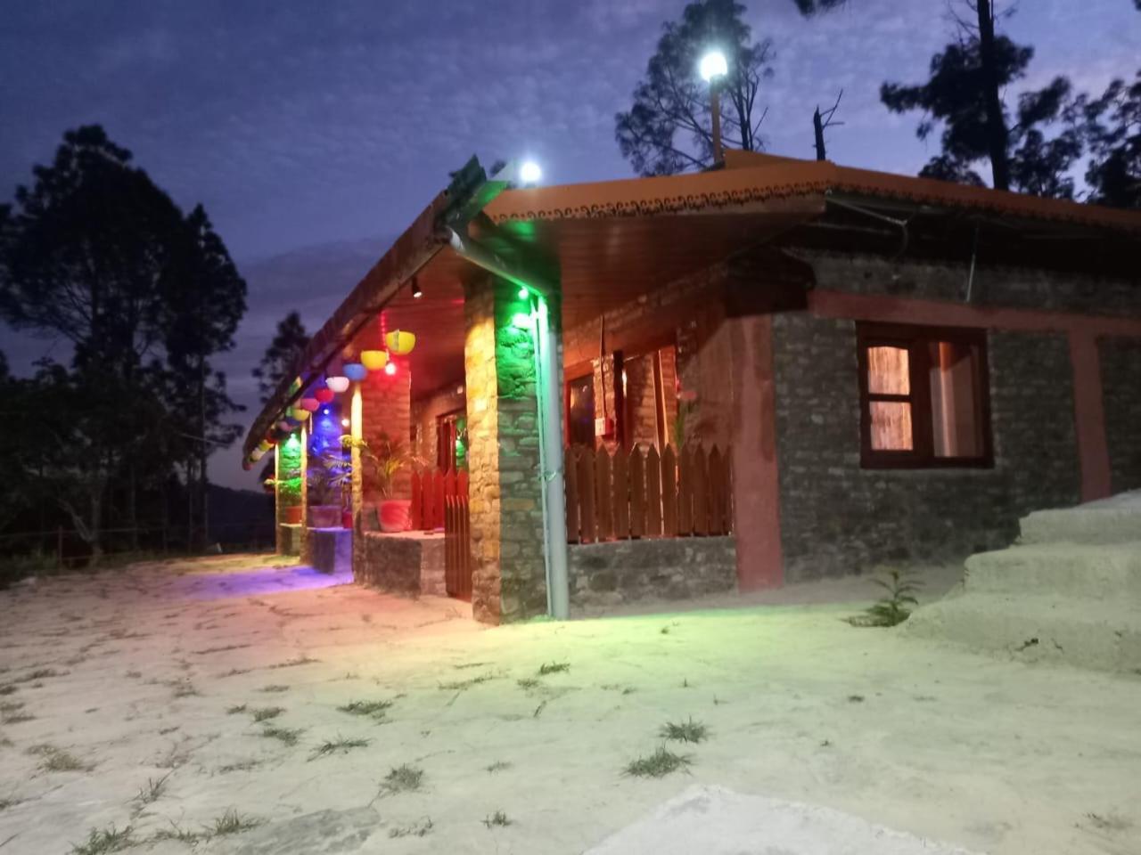 Nature Villaas Basa Homestay Pauri Exteriör bild