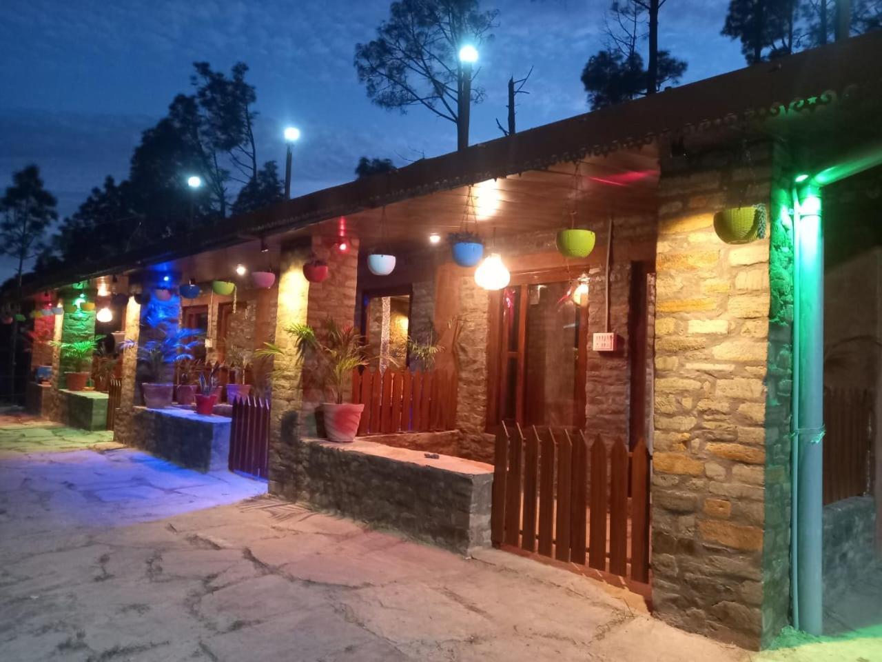 Nature Villaas Basa Homestay Pauri Exteriör bild