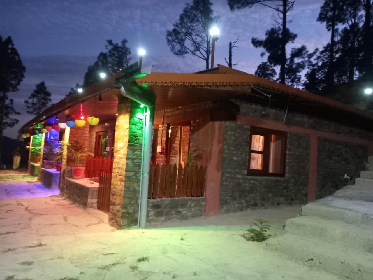 Nature Villaas Basa Homestay Pauri Exteriör bild