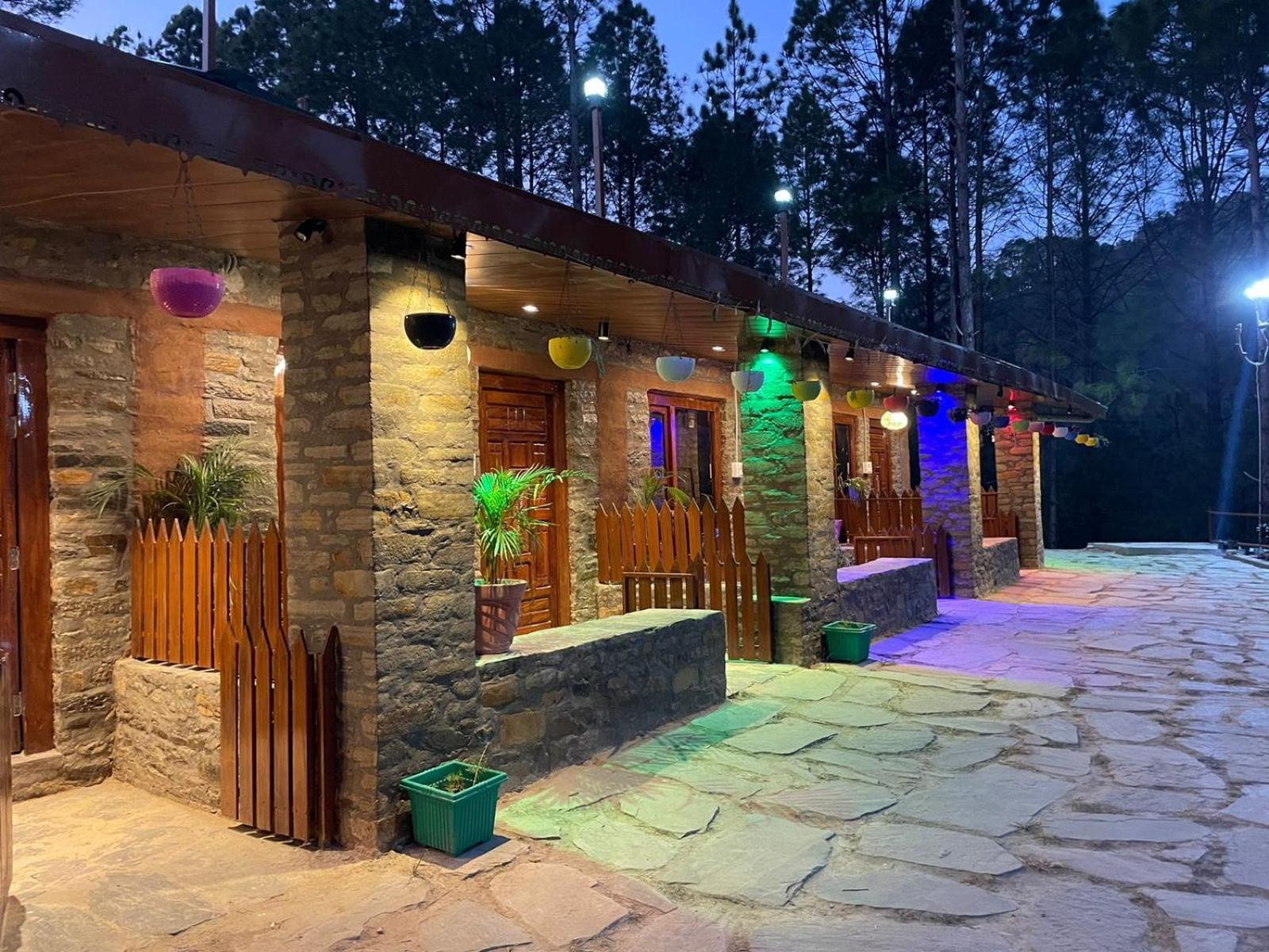 Nature Villaas Basa Homestay Pauri Exteriör bild