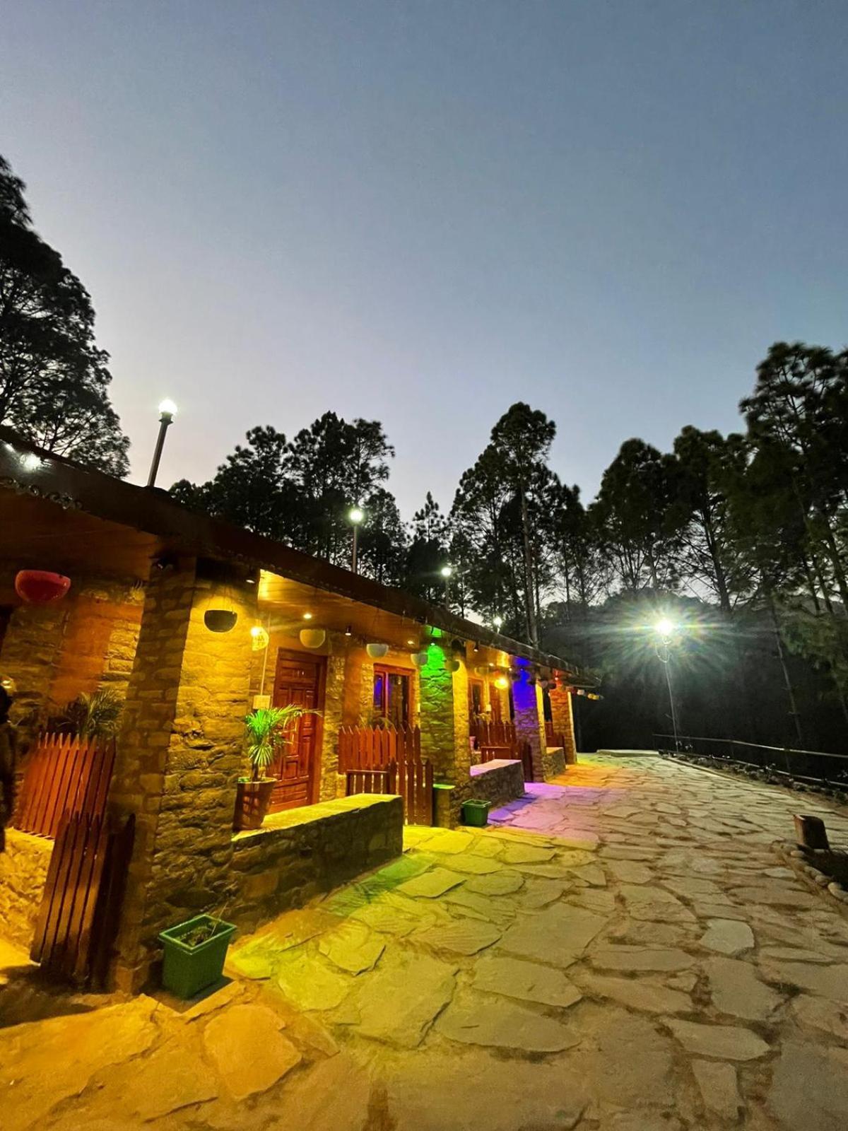 Nature Villaas Basa Homestay Pauri Exteriör bild